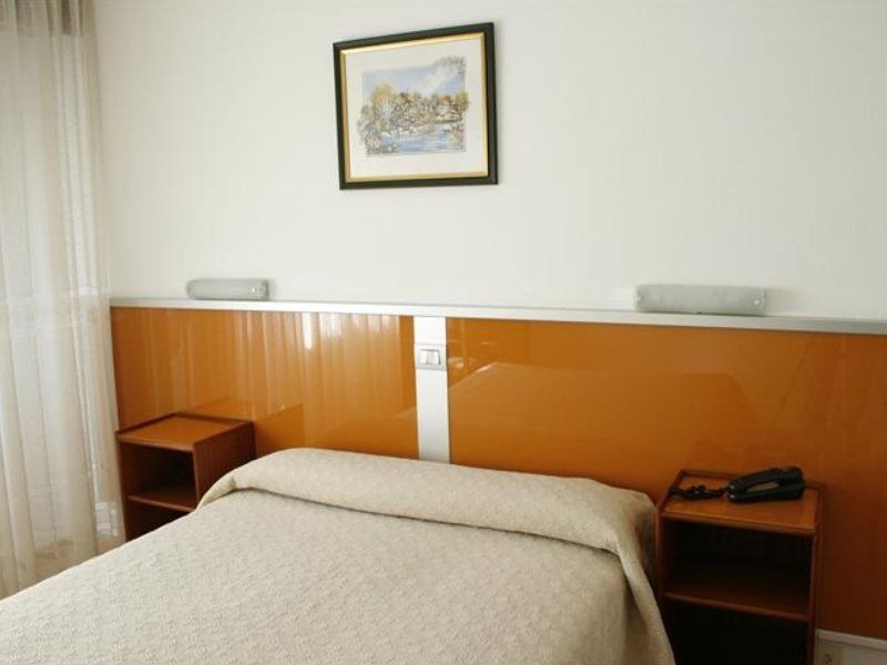 Hostal Liste Station A Coruña Exteriör bild
